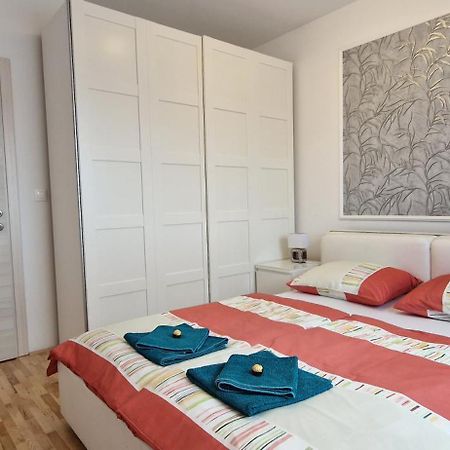 Apartman Plum - Self Check In, Free Parking Osijek Exterior photo